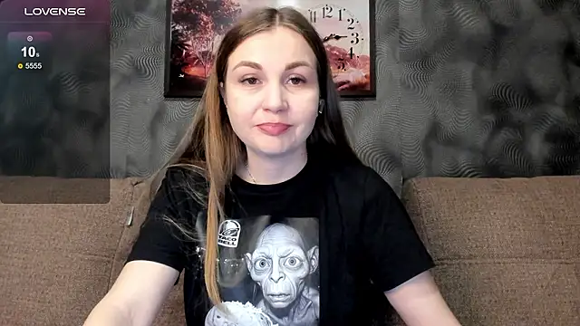 Snapshot of CassieMils chatting on 02.02.26 CassieMils online show from 02.02.26