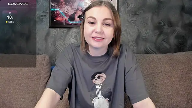 Snapshot of CassieMils chatting on 03.31.26 CassieMils online show from 03.31.26