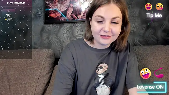 Snapshot of CassieMils chatting on 05.25.26 CassieMils online show from 05.25.26