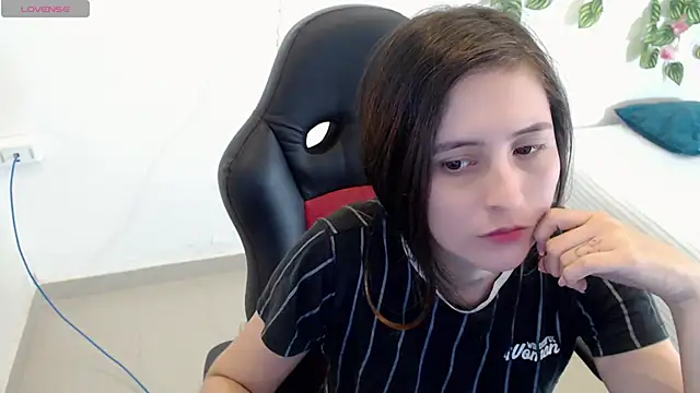 Snapshot of tania_sweet__ chatting on 12.18.24 tania sweet online show from 12.18.24