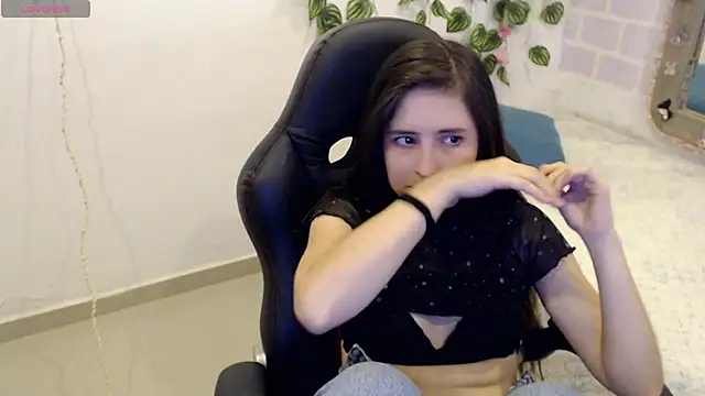 Snapshot of tania_sweet__ chatting on 02.15.25 tania sweet online show from 02.15.25