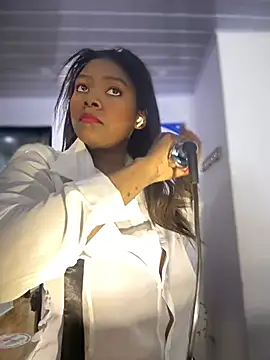 Snapshot of Tayra_Siny chatting on 02.22.25 Tayra Siny online show from 02.22.25