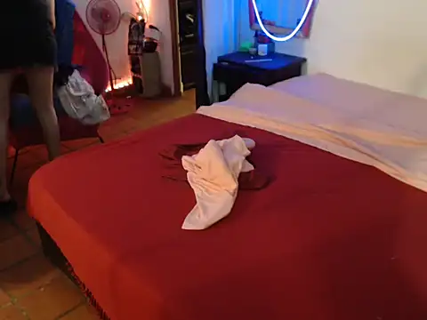 Snapshot of deftoolceles chatting on 10.05.25 deftoolceles online show from 10.05.25