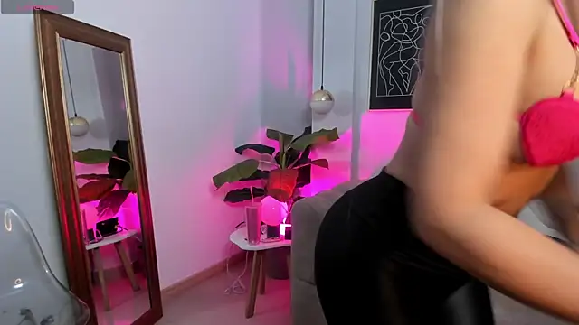  Nicoletteshea  online show from 05.11.26