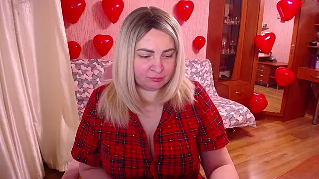 Snapshot of -MeowMeow chatting on 02.17.26 -MeowMeow online show from 02.17.26