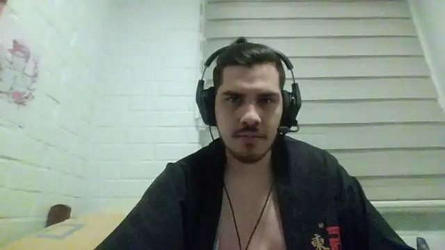 Snapshot of hung_weeb chatting on 11.18.25 hung weeb online show from 11.18.25