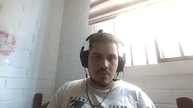 Snapshot of hung_weeb chatting on 01.16.26 hung weeb online show from 01.16.26