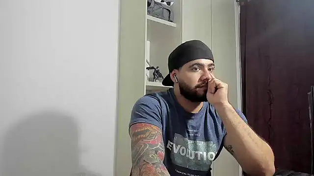 Snapshot of _Coddygold_ chatting on 11.17.25 Coddygold online show from 11.17.25