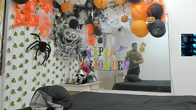 Snapshot of ChoreyTaiylor chatting on 10.29.25 ChoreyTaiylor online show from 10.29.25