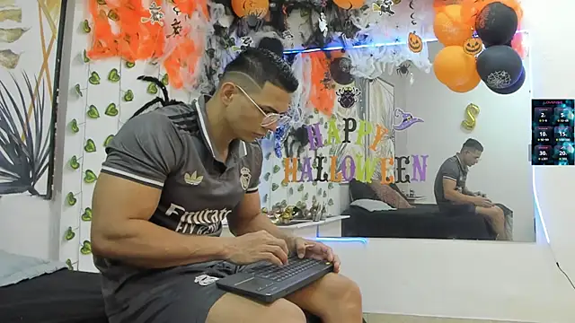 Snapshot of ChoreyTaiylor chatting on 11.02.25 ChoreyTaiylor online show from 11.02.25