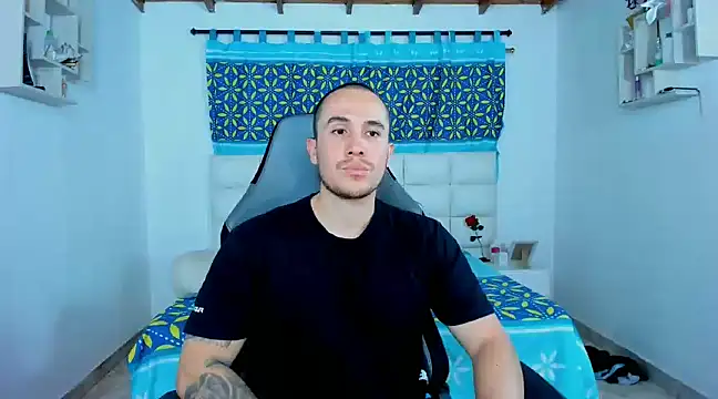 Snapshot of juan__jimenez chatting on 02.18.25 juan jimenez online show from 02.18.25
