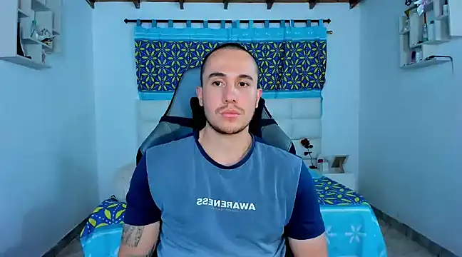 Snapshot of juan__jimenez chatting on 02.19.25 juan jimenez online show from 02.19.25