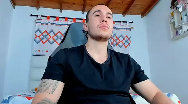 Snapshot of juan__jimenez chatting on 03.18.25 juan jimenez online show from 03.18.25