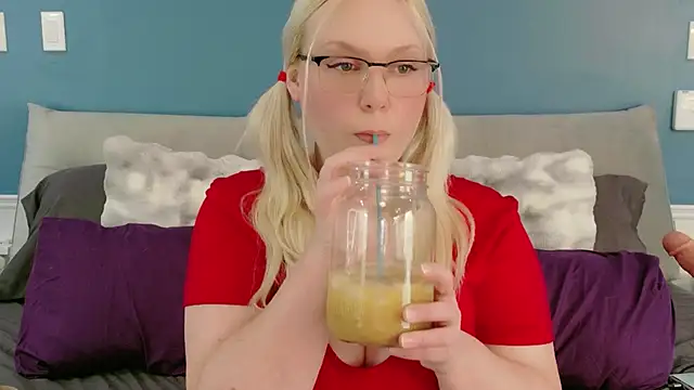 Snapshot of SaraBearXo chatting on 06.06.26 SaraBearXo online show from 06.06.26