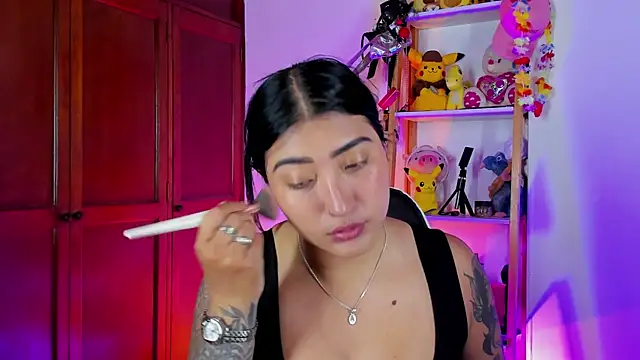 eymy-hadid online show from 11.10.25