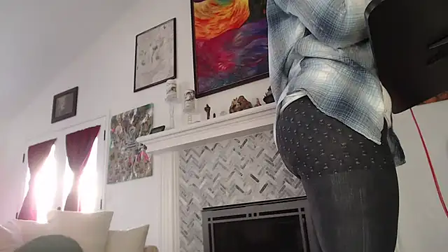 Snapshot of AuroraWillows chatting on 02.20.25 AuroraWillows online show from 02.20.25