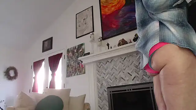 Snapshot of AuroraWillows chatting on 02.22.25 AuroraWillows online show from 02.22.25