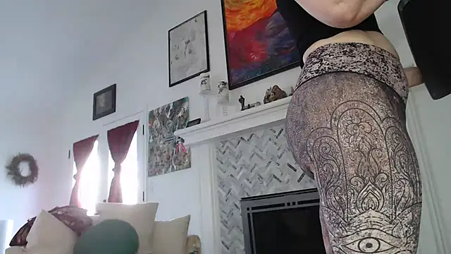 Snapshot of AuroraWillows chatting on 03.02.25 AuroraWillows online show from 03.02.25