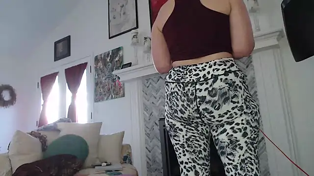 Snapshot of AuroraWillows chatting on 03.05.25 AuroraWillows online show from 03.05.25