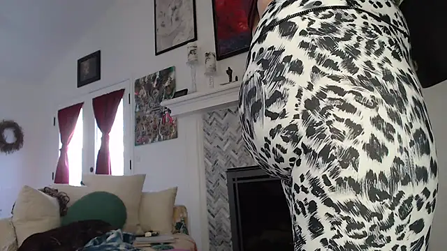 Snapshot of AuroraWillows chatting on 03.05.25 AuroraWillows online show from 03.05.25