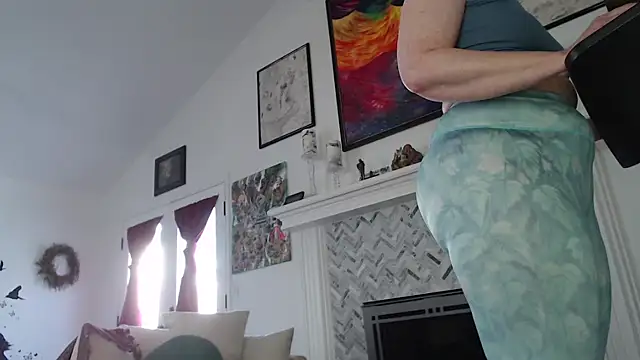 Snapshot of AuroraWillows chatting on 03.10.25 AuroraWillows online show from 03.10.25