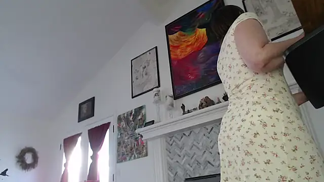 Snapshot of AuroraWillows chatting on 03.11.25 AuroraWillows online show from 03.11.25