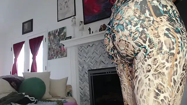 Snapshot of AuroraWillows chatting on 03.18.25 AuroraWillows online show from 03.18.25