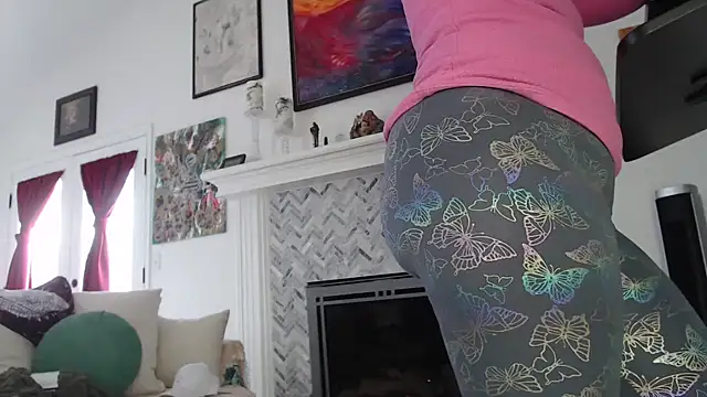 Snapshot of AuroraWillows chatting on 03.19.25 AuroraWillows online show from 03.19.25