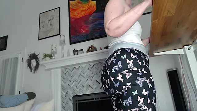 Snapshot of AuroraWillows chatting on 10.13.25 AuroraWillows online show from 10.13.25