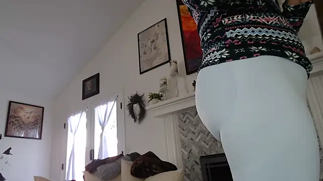 Snapshot of AuroraWillows chatting on 11.01.25 AuroraWillows online show from 11.01.25