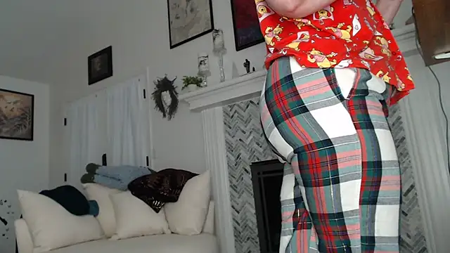 Snapshot of AuroraWillows chatting on 11.10.25 AuroraWillows online show from 11.10.25