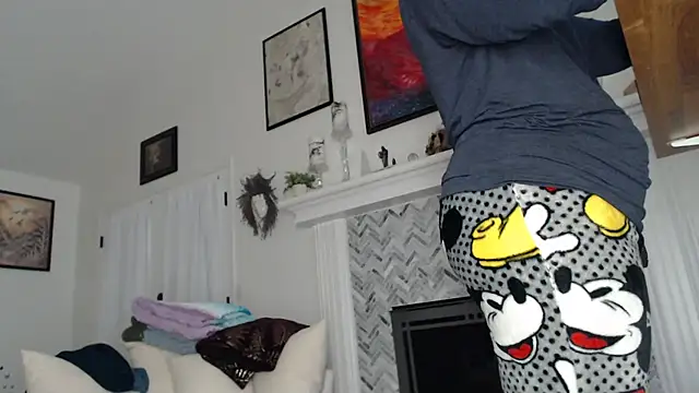 Snapshot of AuroraWillows chatting on 11.11.25 AuroraWillows online show from 11.11.25