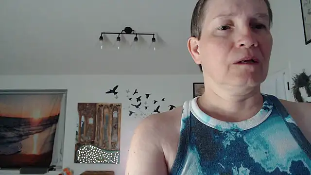 Snapshot of AuroraWillows chatting on 11.16.25 AuroraWillows online show from 11.16.25