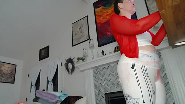 Snapshot of AuroraWillows chatting on 11.17.25 AuroraWillows online show from 11.17.25