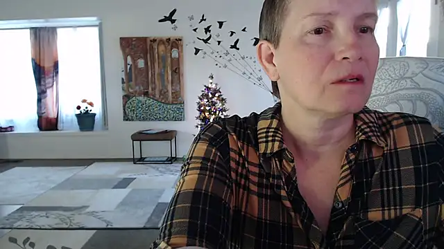 Snapshot of AuroraWillows chatting on 11.28.25 AuroraWillows online show from 11.28.25