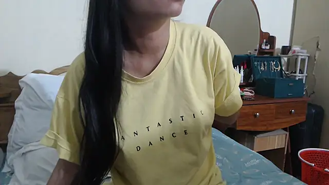 Snapshot of Beauty_Asian_Tina chatting on 10.04.25 Beauty Asian Tina online show from 10.04.25