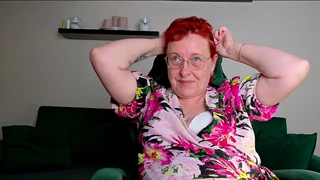 Snapshot of JoannaAndNeighbour chatting on 06.11.26 JoannaAndNeighbour online show from 06.11.26