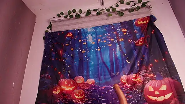 Snapshot of zzoe_ chatting on 10.19.25 zzoe online show from 10.19.25