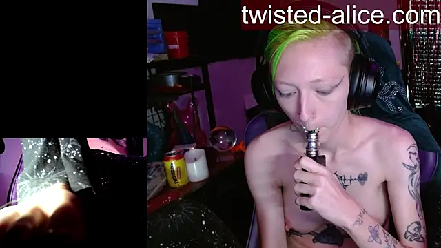 alicewonder09 online show from 04.28.26