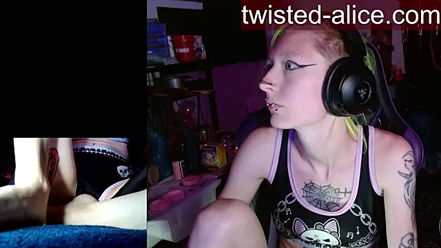 Snapshot of alicewonder09 chatting on 05.29.26 alicewonder09 online show from 05.29.26