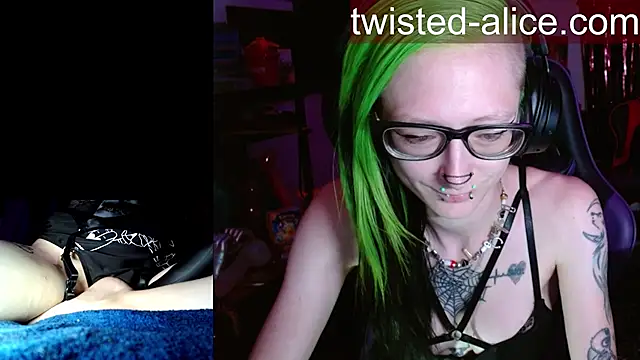 Snapshot of alicewonder09 chatting on 06.17.26 alicewonder09 online show from 06.17.26