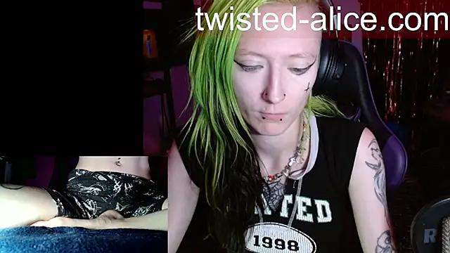 Snapshot of alicewonder09 chatting on 07.15.26 alicewonder09 online show from 07.15.26