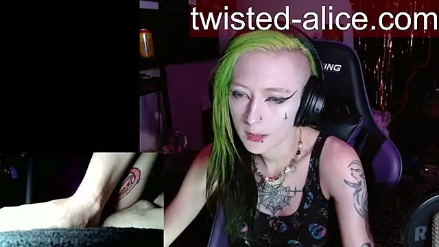 Snapshot of alicewonder09 chatting on 07.16.26 alicewonder09 online show from 07.16.26