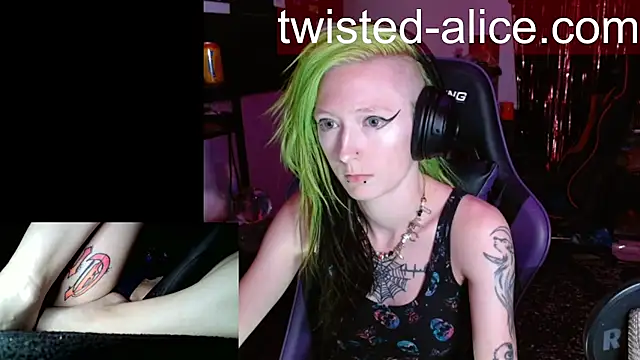 Snapshot of alicewonder09 chatting on 07.17.26 alicewonder09 online show from 07.17.26