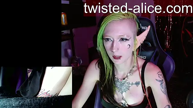 Snapshot of alicewonder09 chatting on 07.20.26 alicewonder09 online show from 07.20.26