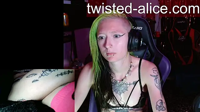 Snapshot of alicewonder09 chatting on 07.26.26 alicewonder09 online show from 07.26.26