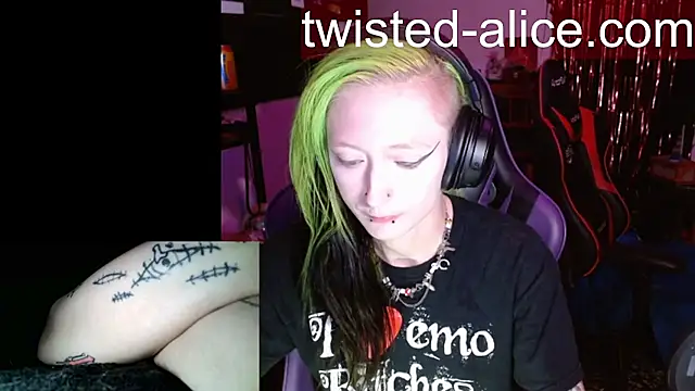 Snapshot of alicewonder09 chatting on 07.27.26 alicewonder09 online show from 07.27.26
