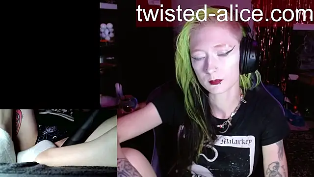 Snapshot of alicewonder09 chatting on 08.10.26 alicewonder09 online show from 08.10.26
