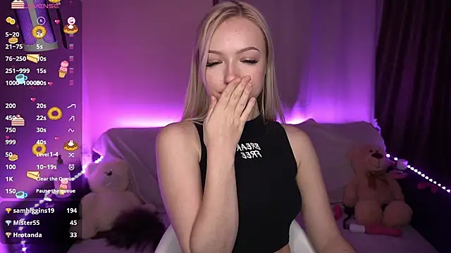 Snapshot of AmandaFiree chatting on 12.13.24 AmandaFiree online show from 12.13.24