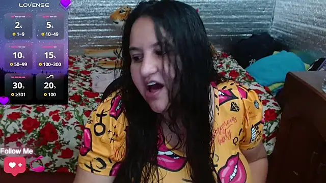 Snapshot of EMILY-NESSA chatting on 11.11.25 EMILY-NESSA online show from 11.11.25